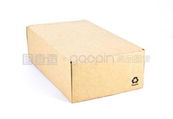 白色背景的纸板箱